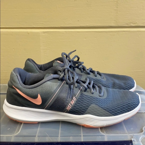 nike city trainer grey pink